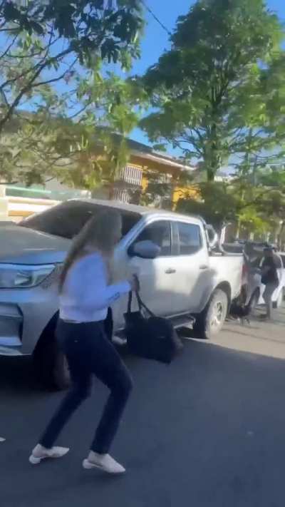 camera captures the exact moment a powerful earthquake strikes Pereira, Colombia