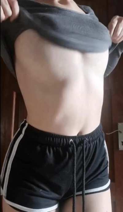 Do u ageee that natural boobs are better then large fake?