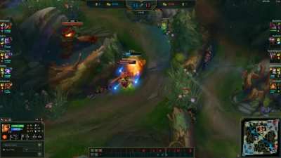 Me, an autofilled 0/3/9 support Leona, casually 1v1ing the 9/0/1 Evelynn