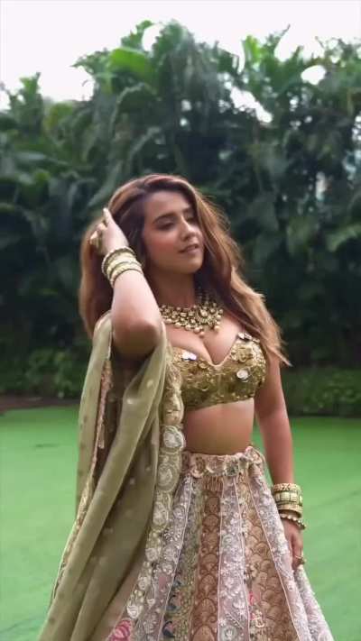 Busty desi girl