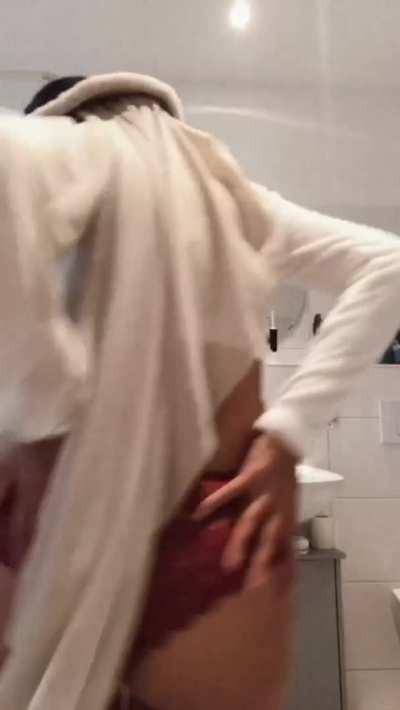 If even 4 guys enjoy this, I’ll celebrate and fuck myself 💕