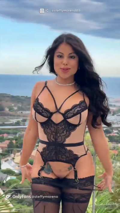 This Latina drives you crazy 💦
