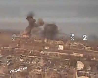 FPV drone records Russian airstrike on Ukranian positions in Avdiivka (before they retreated)