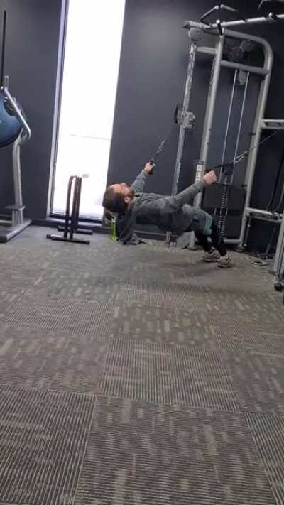 Is this the secret to how Derek got huge delts?