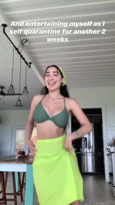 Hitomi Dancing