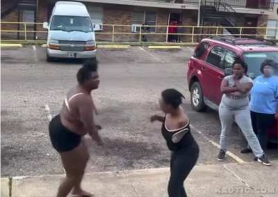 Disarmed Woman fights woman in the hood