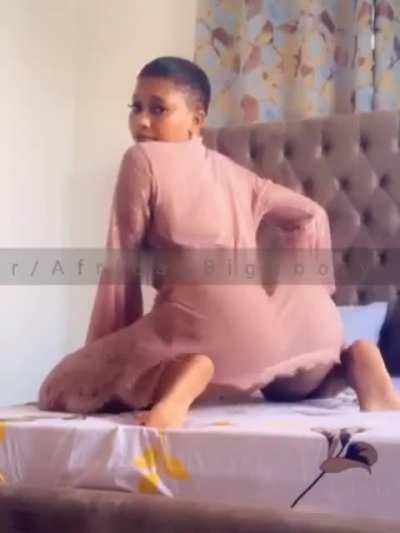 Aunt loves 2 see her niece wagging her ass