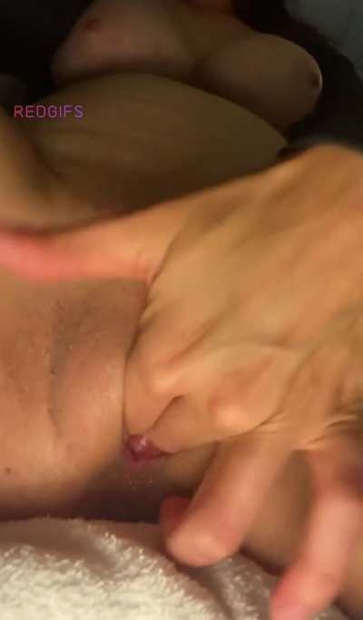 Two fingers or three? 🤤