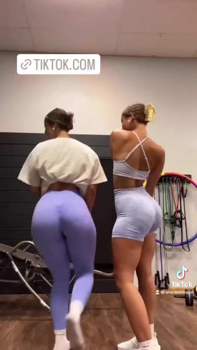 booty everywhere...lord have mercy! 🔥