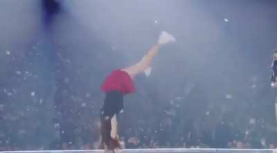 Jeongyeon cartwheel