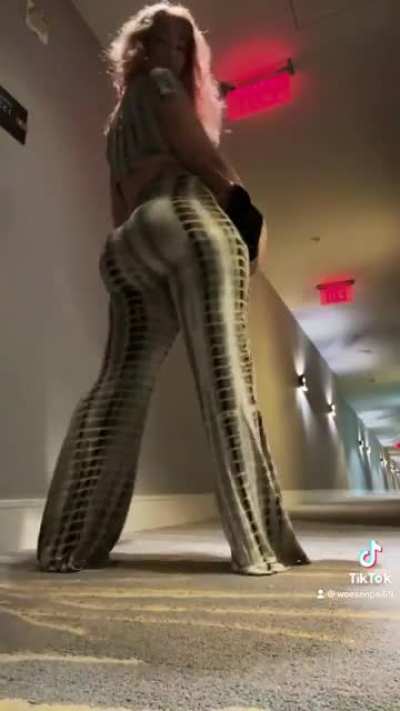 SHAKE SOME ASS!!!
