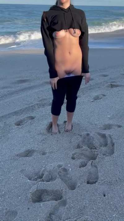 Some beach peach 🍑😘