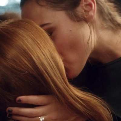 Isla Fisher kissing Gal Gadot