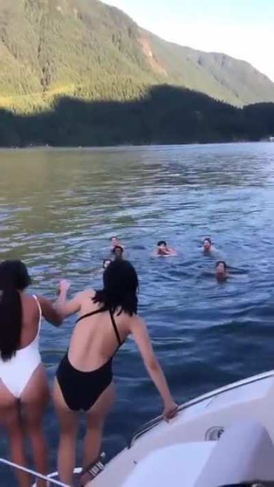 Vanessa and Camila Jump In