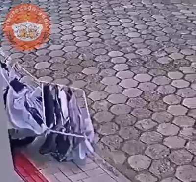 Vou botar as roupas pra secar lá fora :)
