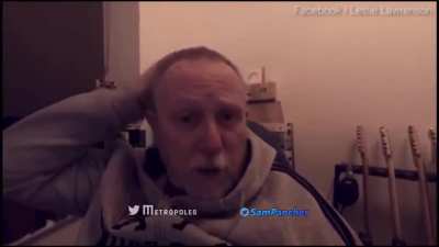 Um homem de 58 anos que se recusou a tomar a vacina contra Covid-19 na Inglaterra gravou uma série de vídeos ao contrair o vírus. Leslie Lawrenson “agradeceu” por ter Covid-19 e conseguir a “imunidade natural”. Ele morreu nove dias depois. Legendas: @SamP