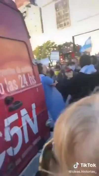 Video del ataque a C5N desde afuera.