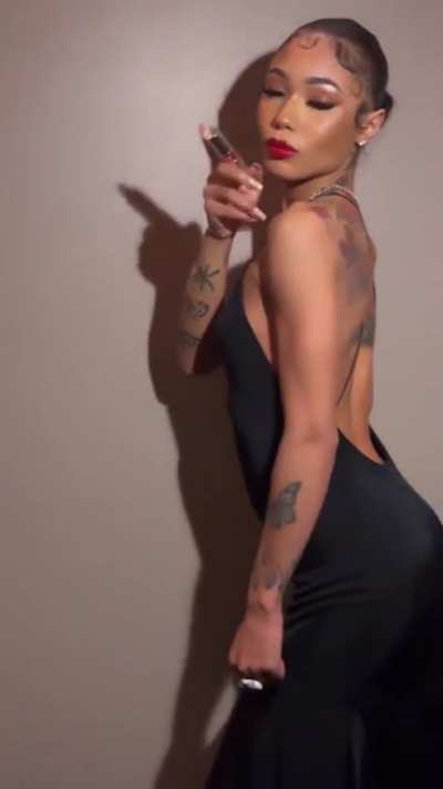 damn this bitch bad