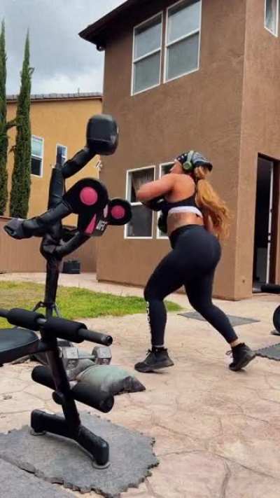 🏋🏽‍♀️<wbr>🍯🐫