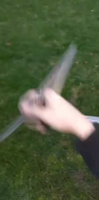 the long bali in action, 3.5 oz, dead neutral, 16.5 Inches opened, aluminum pinsless, this thing is so much fun