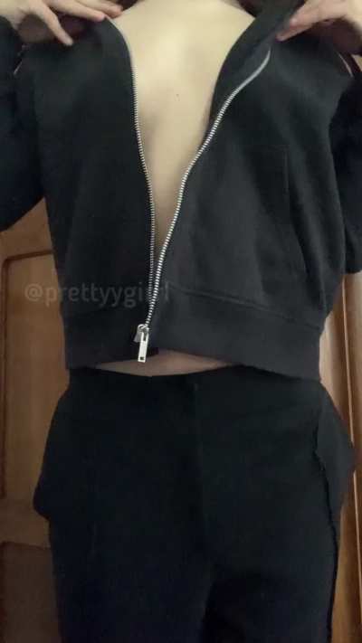 Wear black makes me even more pale