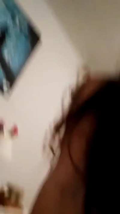 Puta follando en casa