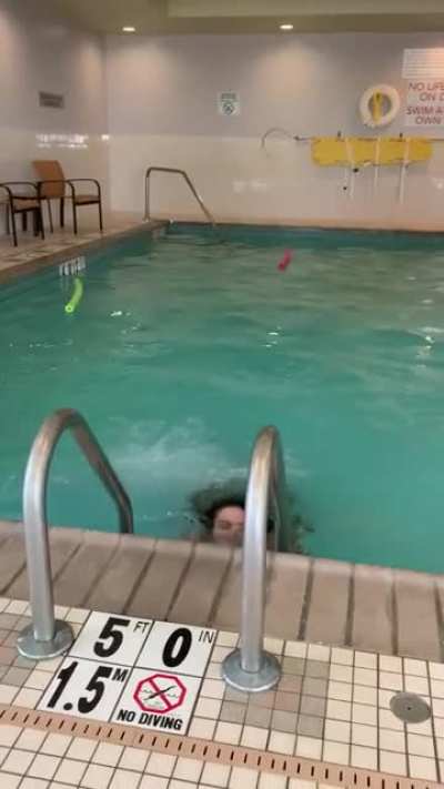 My top pooped off in a public pool 🫢