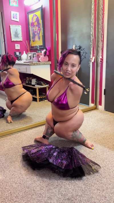 Hello handsome, I have a liitle show for you