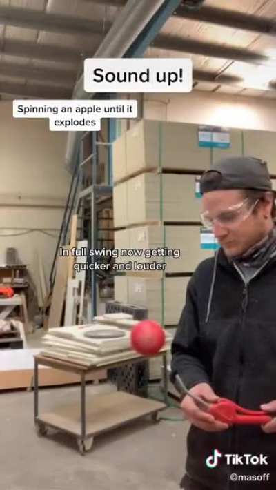 Girando uma maçã até ela explodir =]