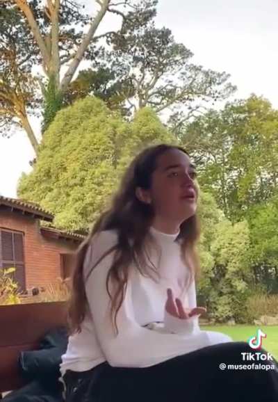 Argentinx se confunde de idioma debido a su superioridad intelectual