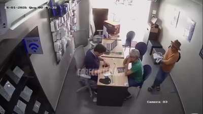 [LFO] Man Fed Up With His Phone Bills Stabs Store Manager