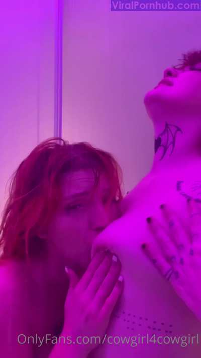 [r/br<wbr>easts<wbr>uckin<wbr>g] BBW getting her pink nipples sucked