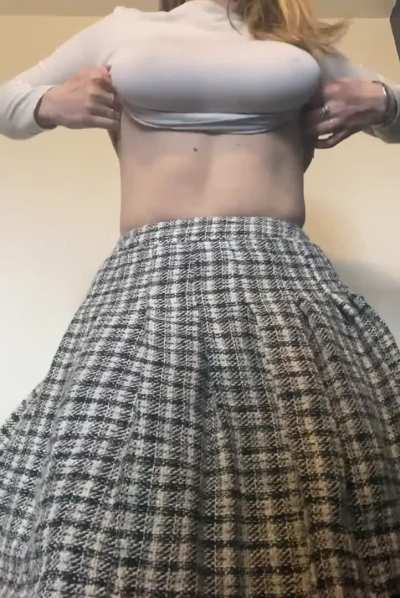 Quick titty drop from the office 😉 (OC)