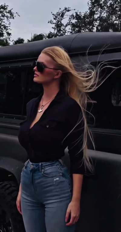 Land Rover Gal