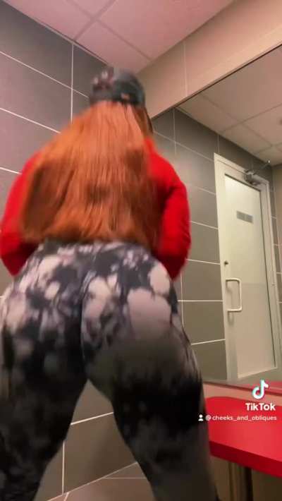 Fit booty twerking