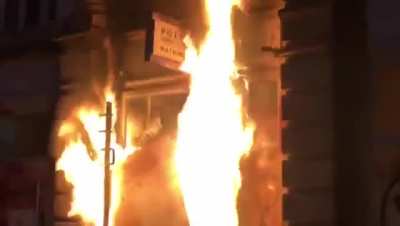 [14/04/2023] Commissariat de Rennes en feu. (Ouest France @ouestfrance35)
