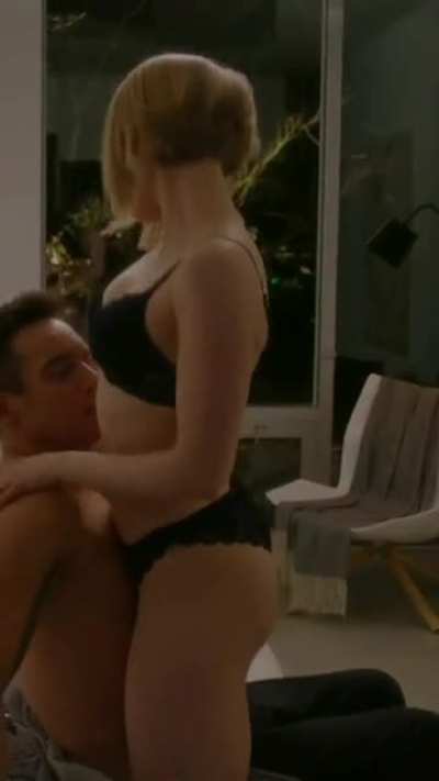Elena Kampouris