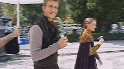 Found a cute lil gif of Hayden & Natalie with tiny fans