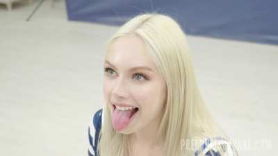Blonde warms up before the main scene