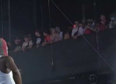 Am I the only one that saw carti do his lil wave? Wholesome vamp?💕