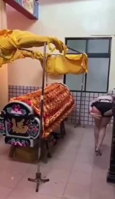 Funeral tradition in Taiwan...