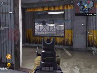 Either a bug or this guy has a new skin for S11?