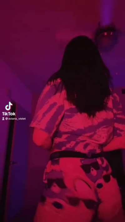 i’m mesmerized by her ass🧸
