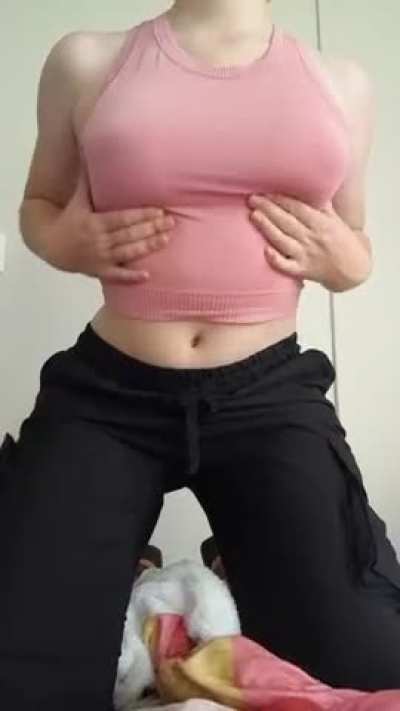 playing with my titties :3