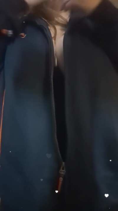 I made you another titty reveal.