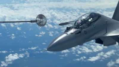 U.S. KC-135 refuels Russian-made RMAF (Royal Malaysian Air Force) Sukhoi Su-30 fighters in historic first