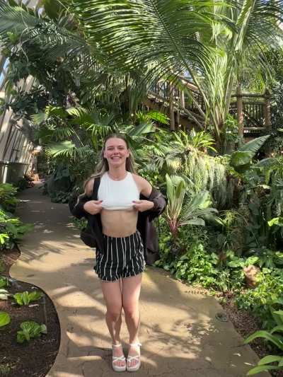 Flashing at the botanical gardens (;