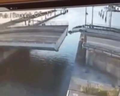 Wcgw completely ignoring life saving barriers and lights