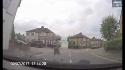 Scammer tries to fake a car accident