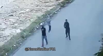 CDN sicarios shoot police as he turns his back. (Cartel del Noreste or old school zetas)